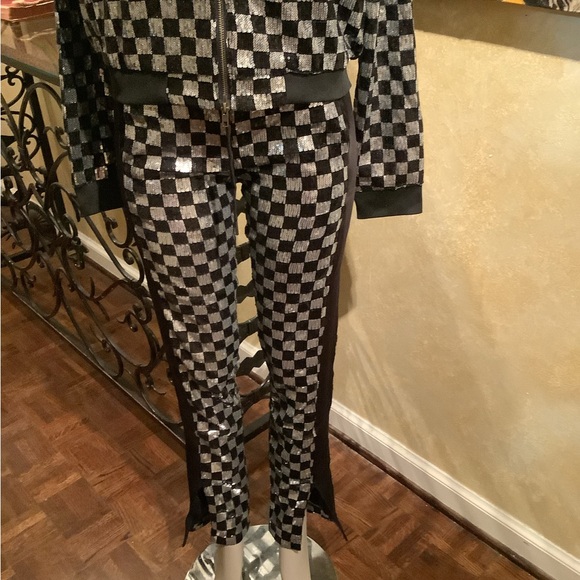 2piece sequin jogging set silver and black. - Picture 6 of 7